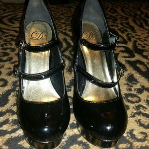 Shiny black buckle heels